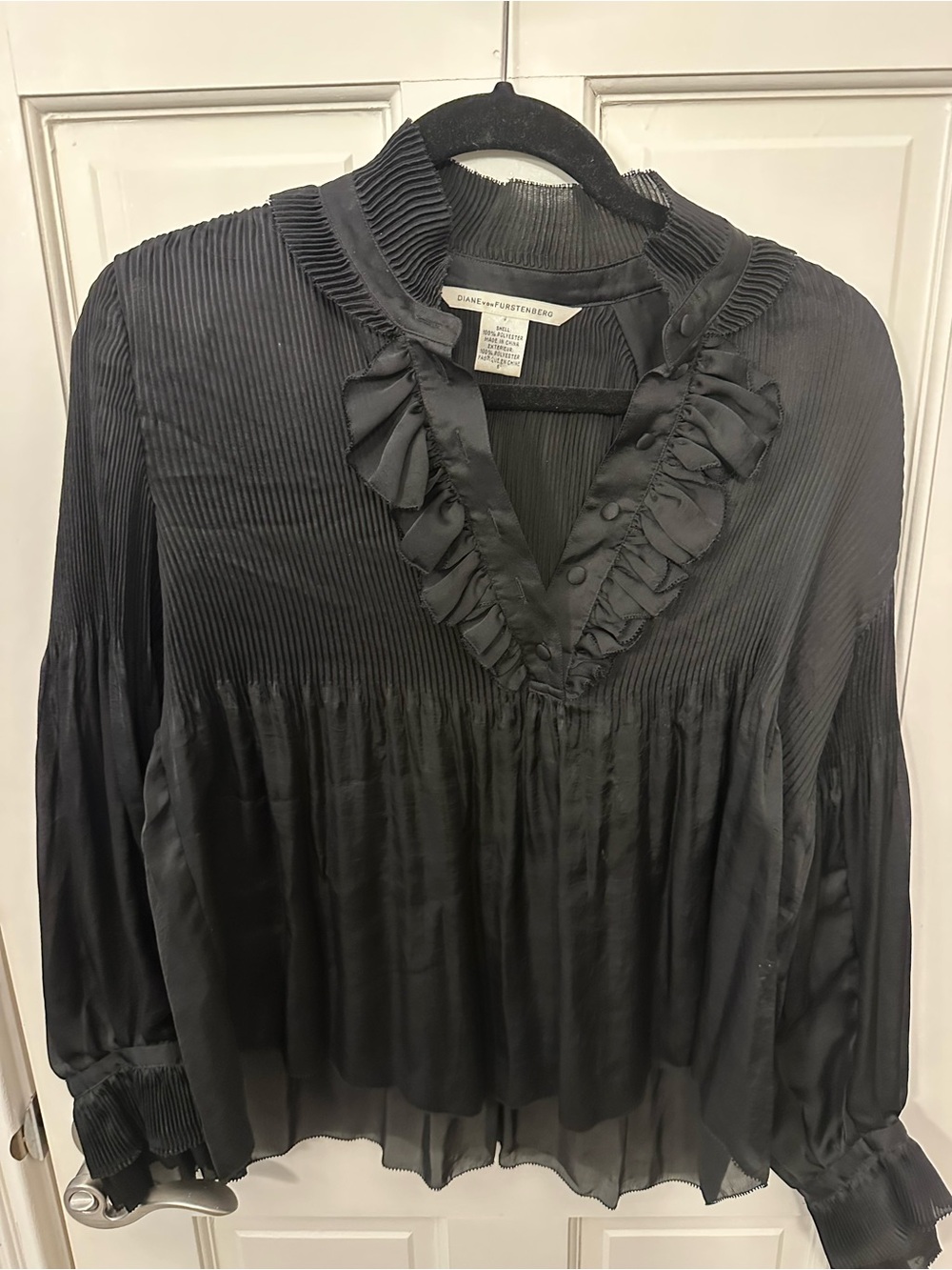 Diane Von Furstenberg Black Pleated Ruffle-Trim V-Neck Blouse